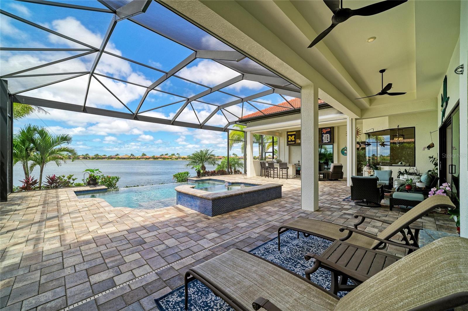 296 MARAVIYA BOULEVARD