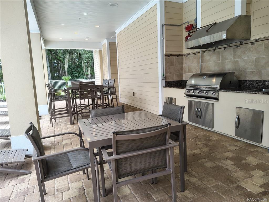 1100 HERON POINT DRIVE