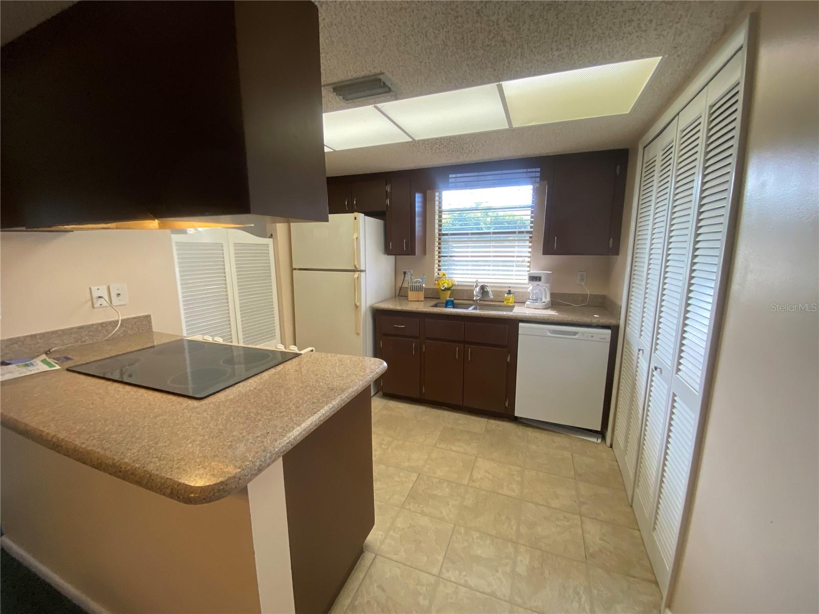 SUN N LAKE - Residential