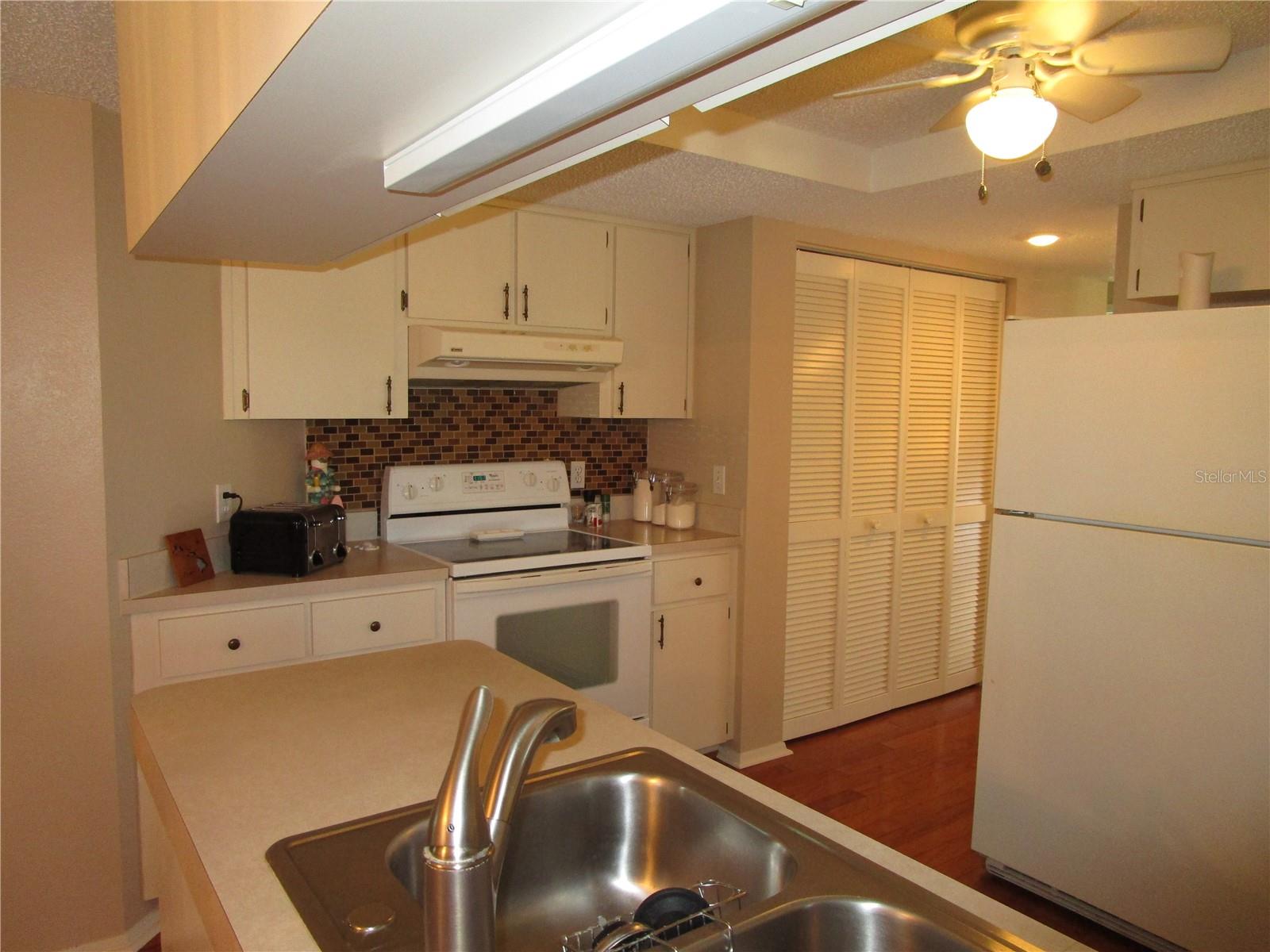 HOLIDAY LAKE VILLAS CONDO - Residential