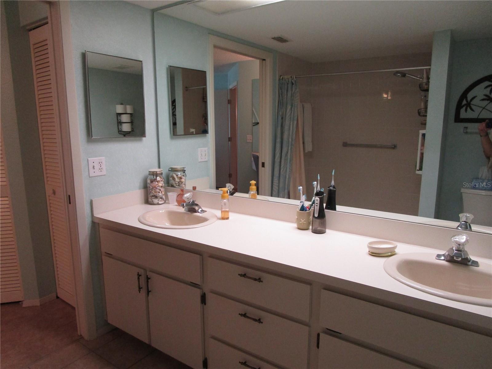 HOLIDAY LAKE VILLAS CONDO - Residential