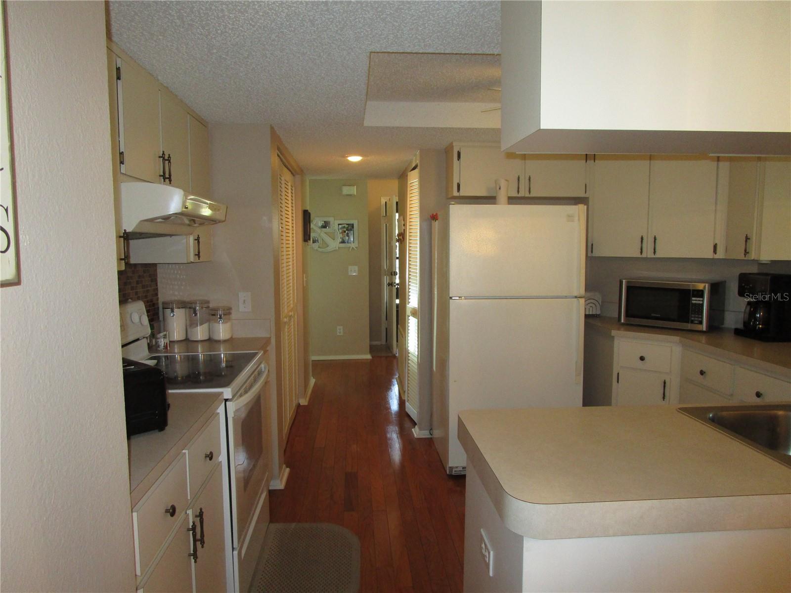 HOLIDAY LAKE VILLAS CONDO - Residential