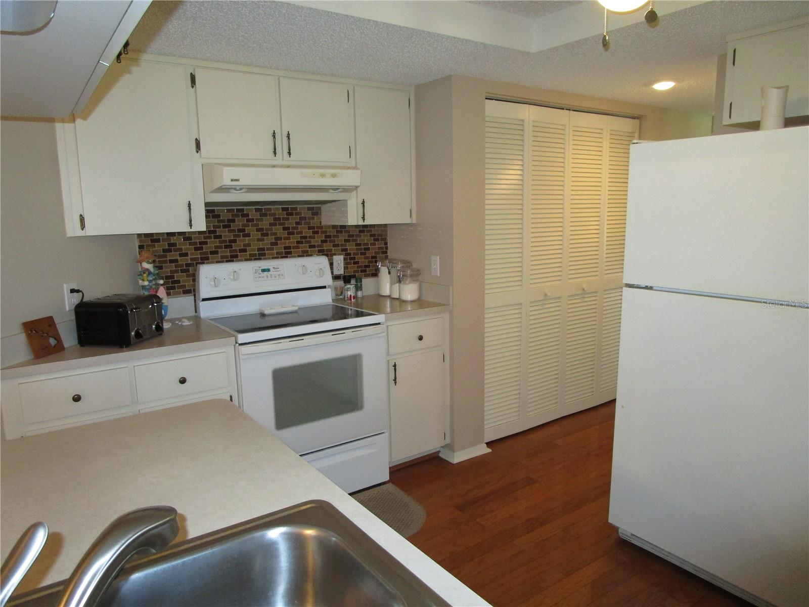 HOLIDAY LAKE VILLAS CONDO - Residential