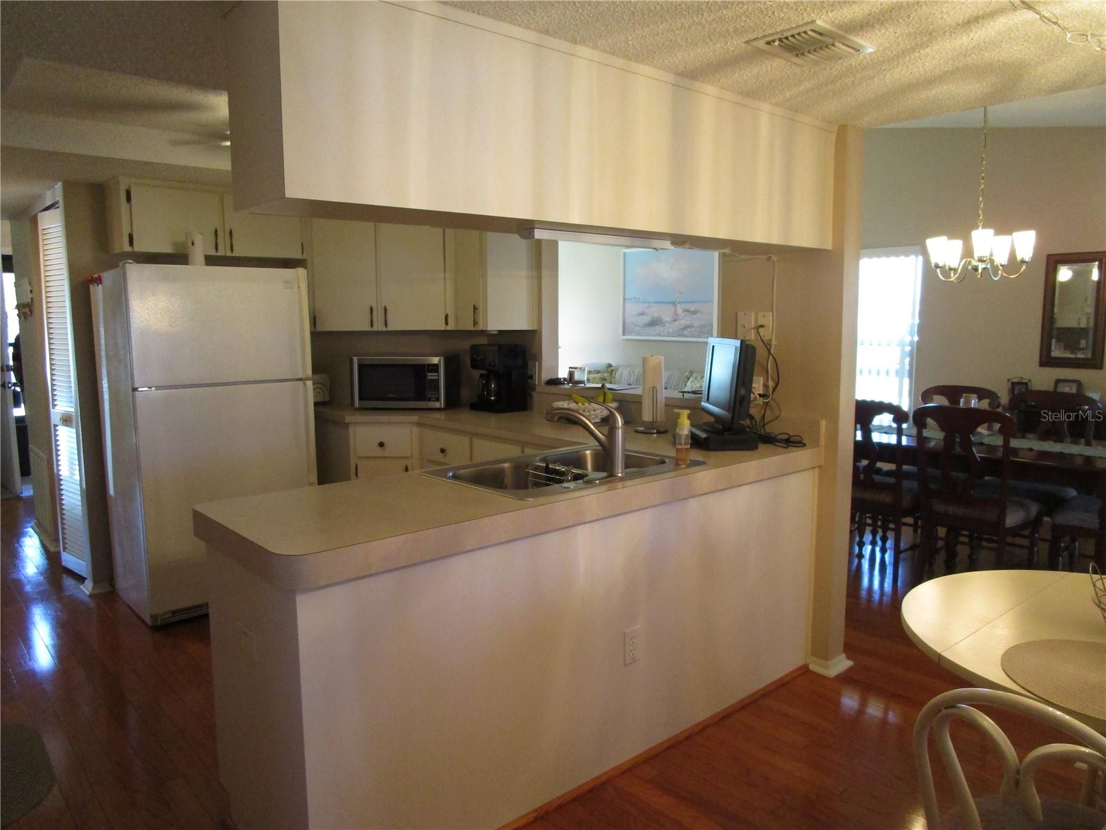 HOLIDAY LAKE VILLAS CONDO - Residential