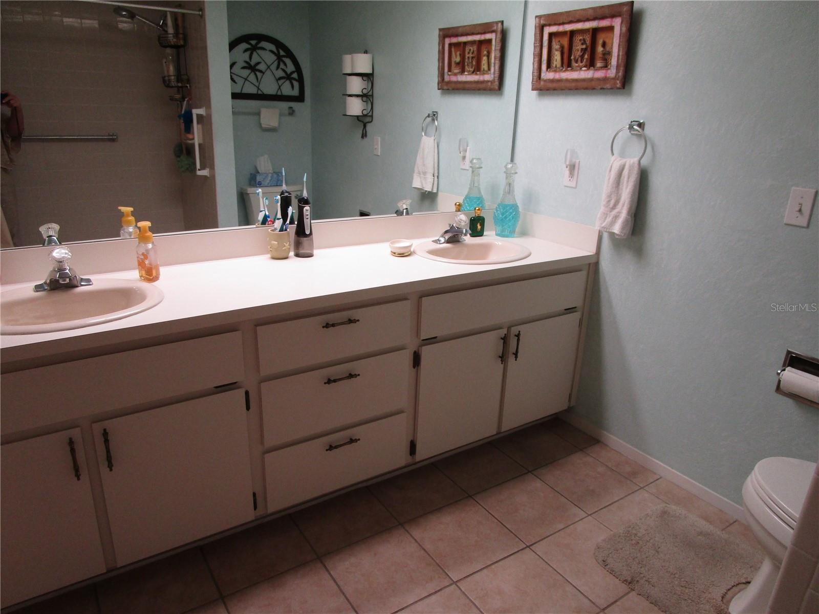 HOLIDAY LAKE VILLAS CONDO - Residential