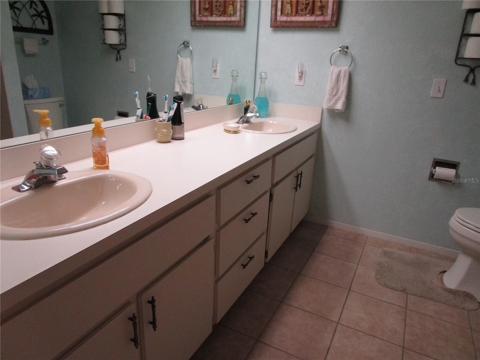 HOLIDAY LAKE VILLAS CONDO - Residential