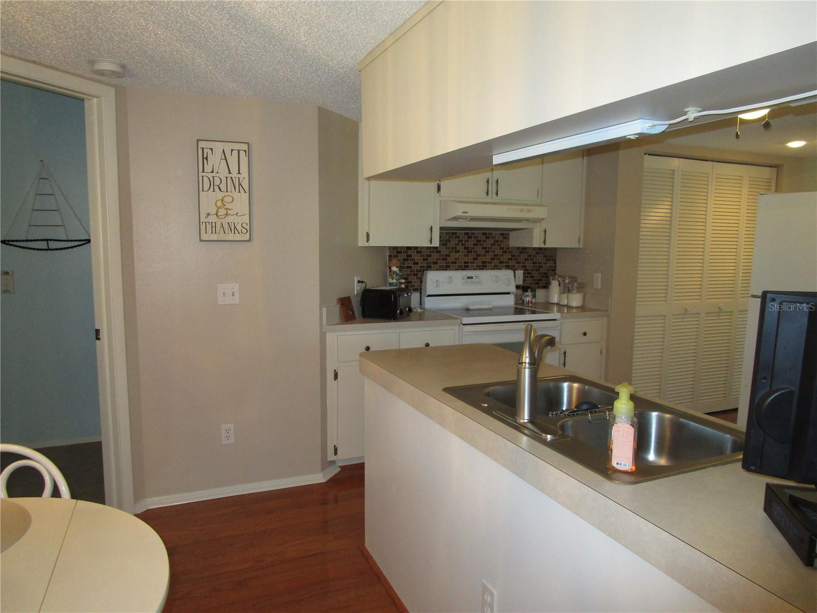 HOLIDAY LAKE VILLAS CONDO - Residential