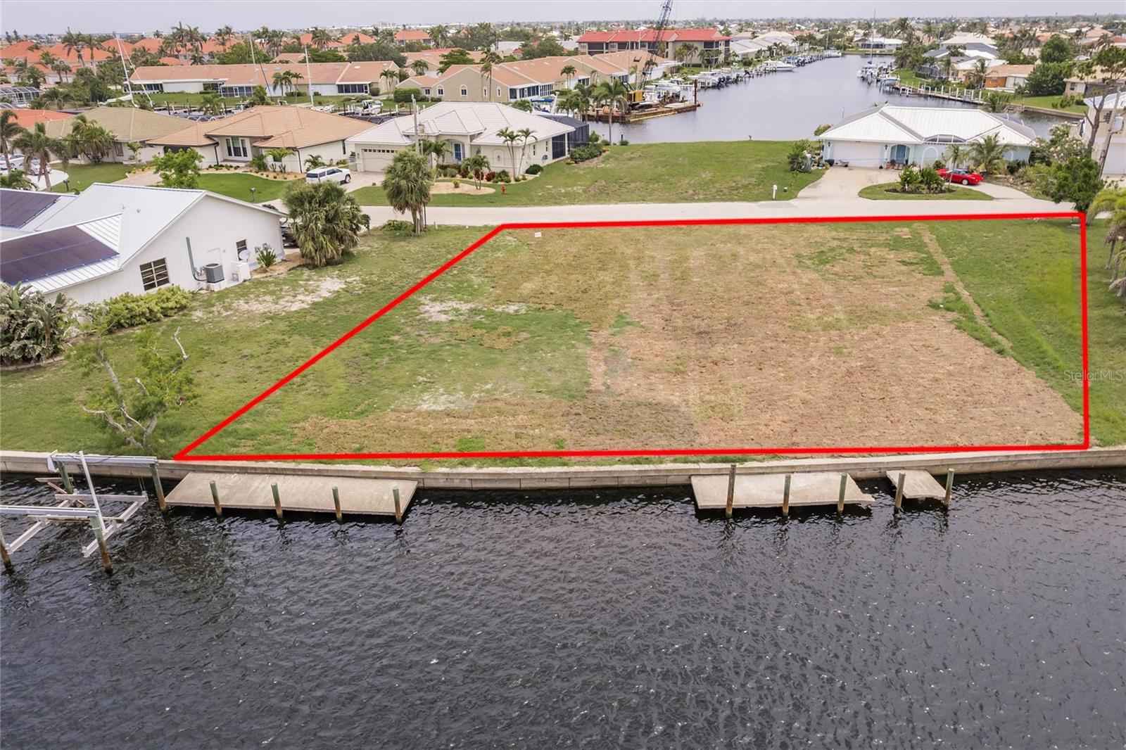 PUNTA GORDA ISLES SEC 06 - Land