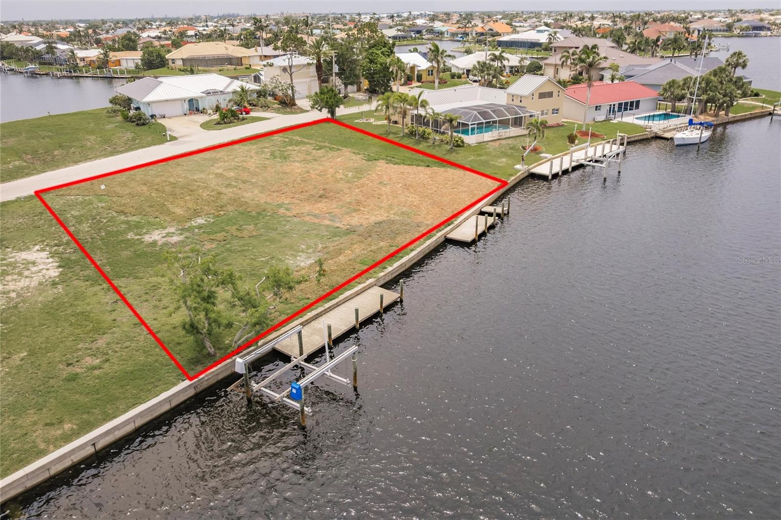 PUNTA GORDA ISLES SEC 06 - Land