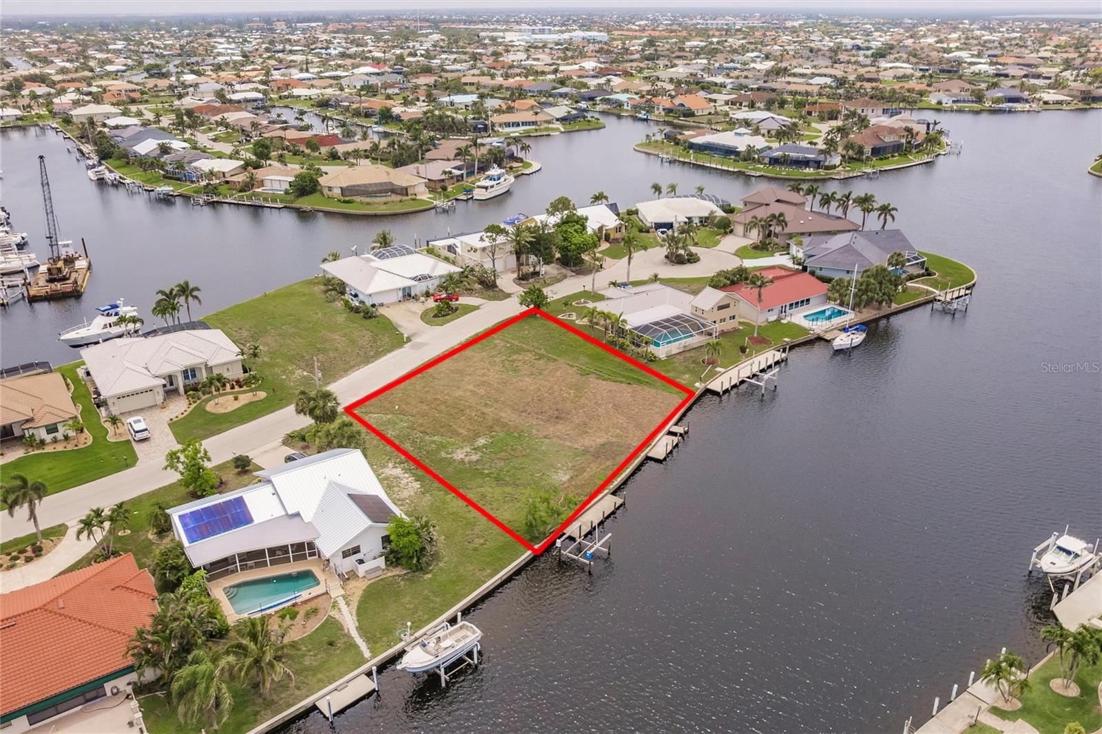 PUNTA GORDA ISLES SEC 06 - Land