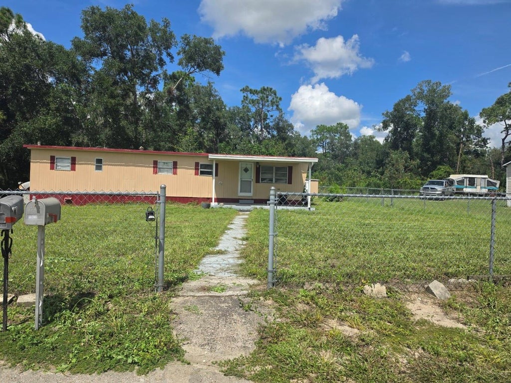 Photo of 10401 SE 127th Lane, Belleview, FL 34420 (MLS # OM732272)