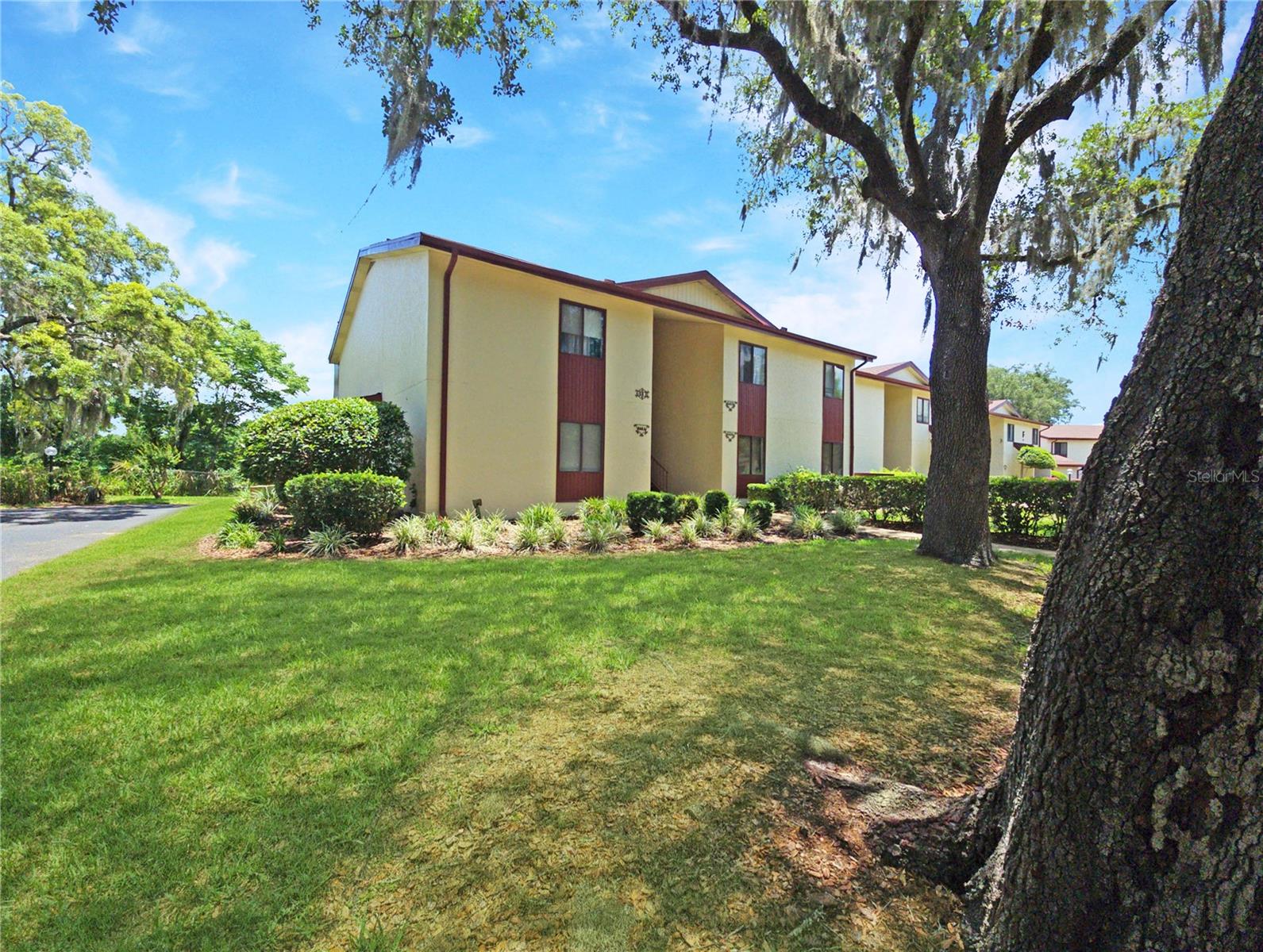 TWIN LAKES VILLAGE EAST CONDO - Residential