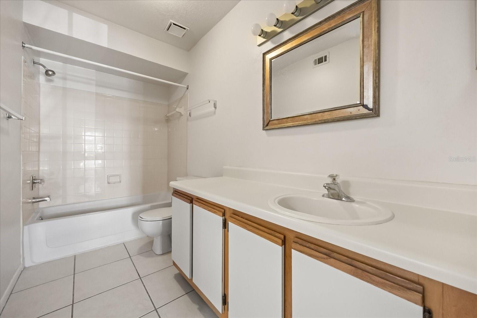 VINEYARD SOUND CONDO - Residential