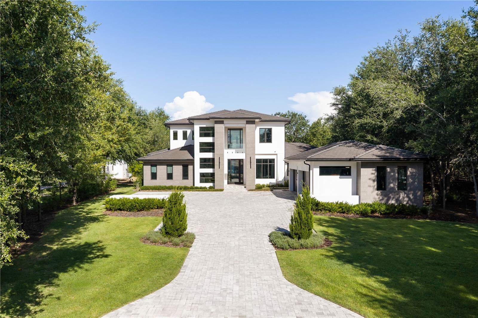 15746 PENDIO DR