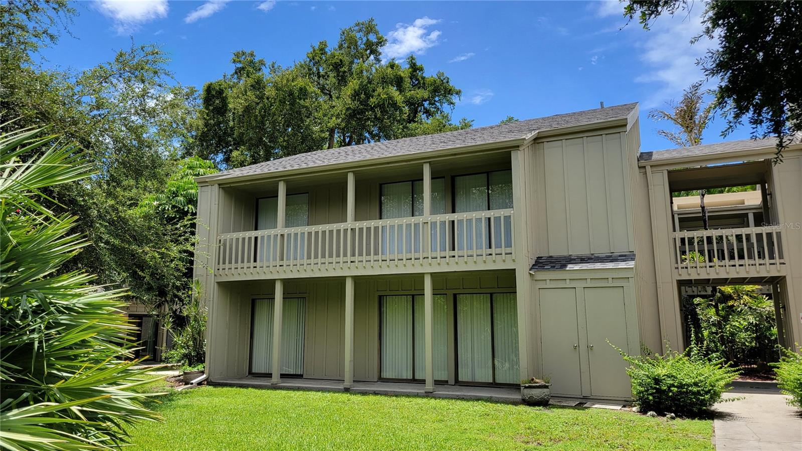 Annual partially furnished or UNfurnished Beautifully remodeled, top floor, 2/2 condo is flooded with natural light from huge windows. This condo is an end unit so many more windows and sliding glass doors for sunshine to brighten your day. The kitchen is roomy with pass thru window to dining area and there is a place in the kitchen to eat as well with access to a porch overlooking a preserve area. The kitchen sink has a water filtration system in place. The master bedroom is spacious with a walk in closet and en suite bathroom with walk in shower. This unit also has it's own washer and dryer. The flooring is all solid surface, engineered hard wood and tile so NO CARPETING! There is a long balcony for outdoor entertaining that runs the length of this condo. This unit is near the rear of the complex so it's very quiet and near the heated pool, bicycle storage and outdoor grills. The location is superb-very close to the center of Sarasota, dining, shopping, opera, library and Siesta Key Beach! Call now for your next home.
NOTE: This community is governed by a homeowners association. Approval may include an application, background screening, fees, and an approval process. Contact the agent for details.