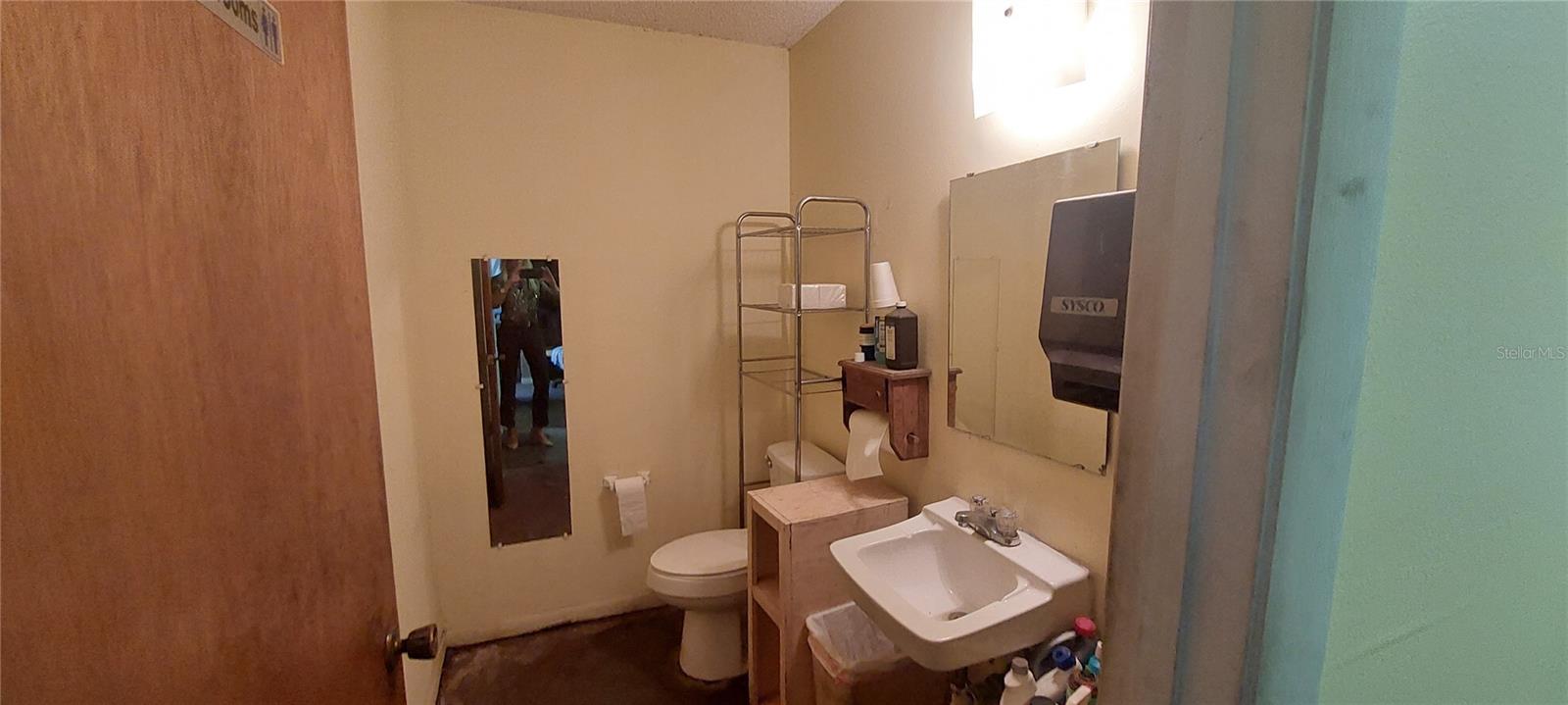 SUNSET HILLS - Commercial Sale