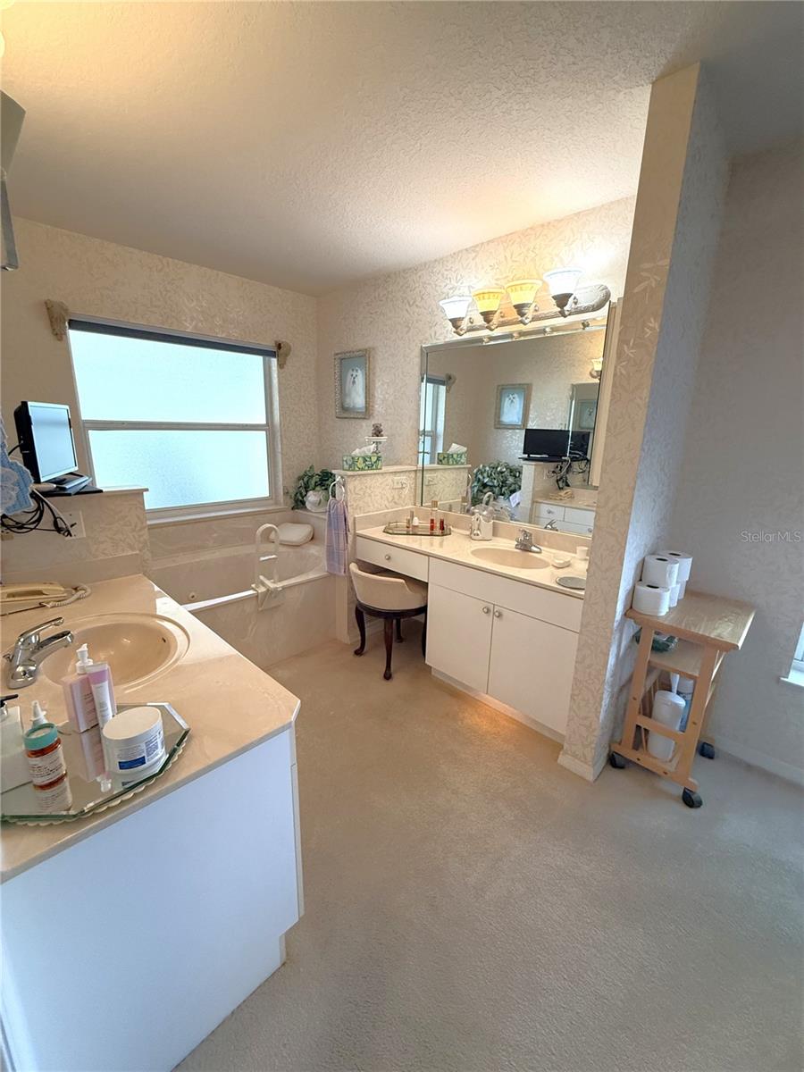 AUTUMN OAKS - Residential