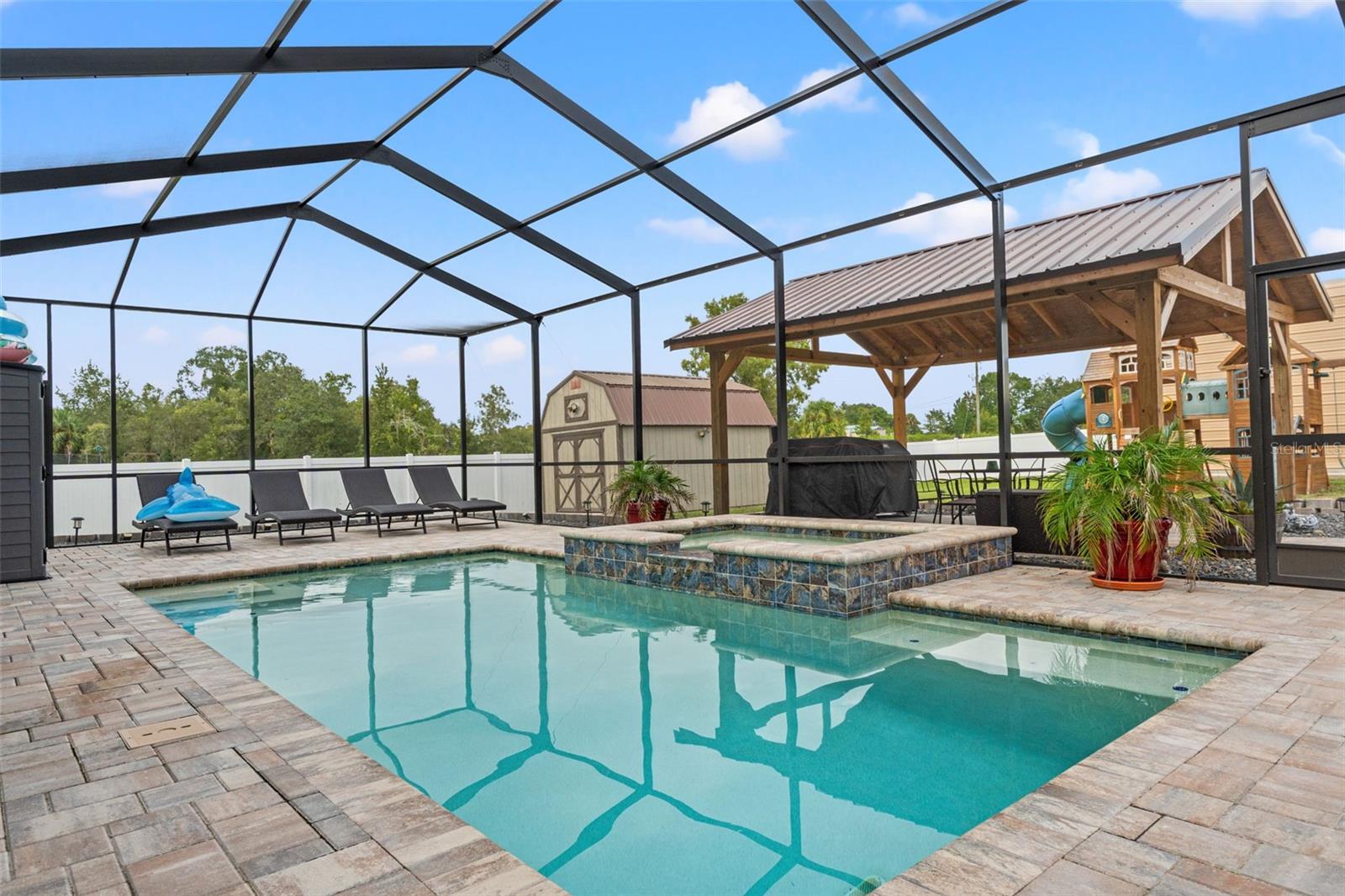 ROYAL HIGHLANDS - Residential