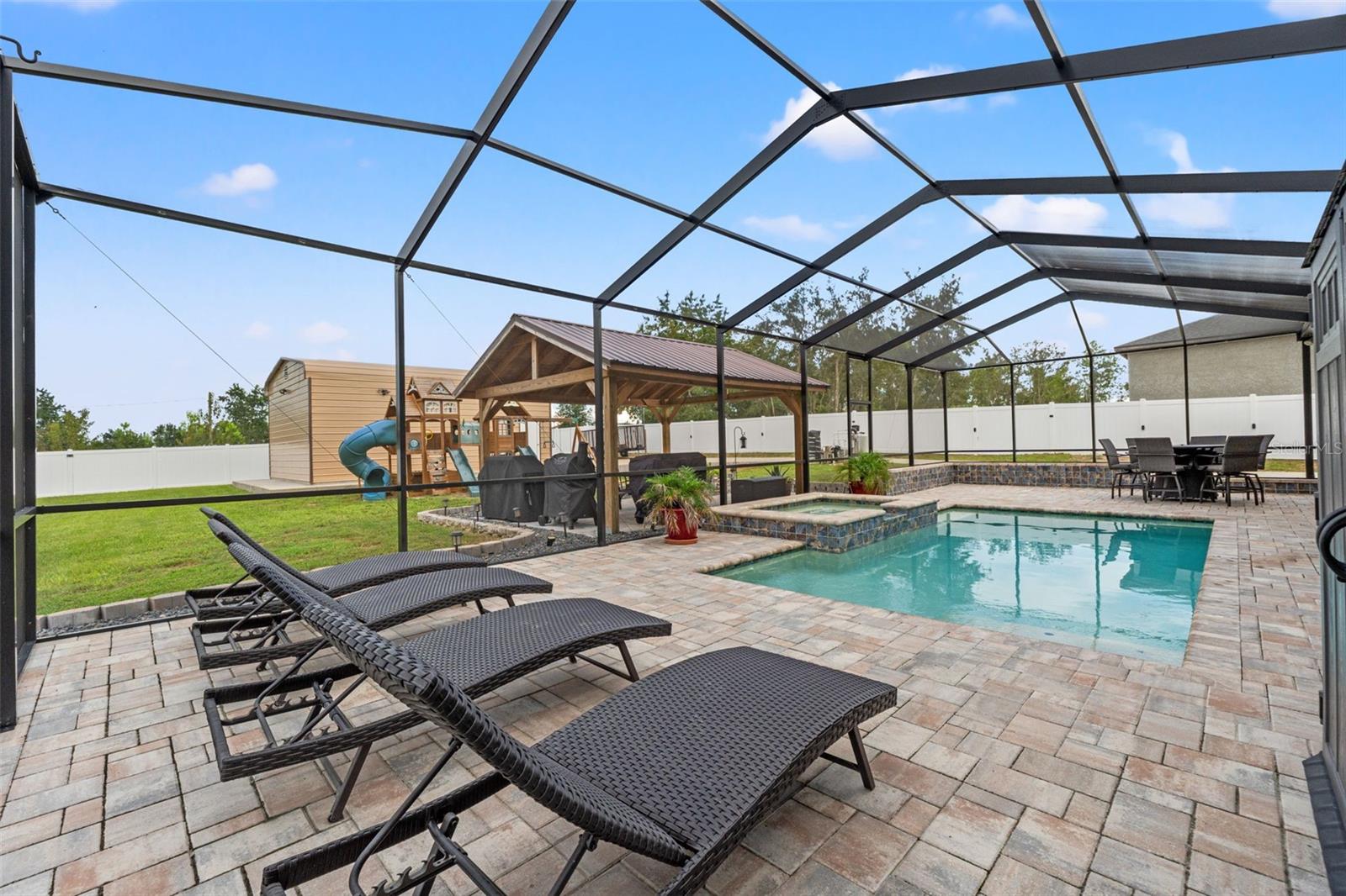 ROYAL HIGHLANDS - Residential