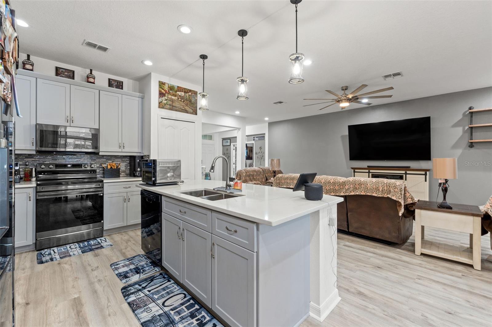 ROYAL HIGHLANDS - Residential