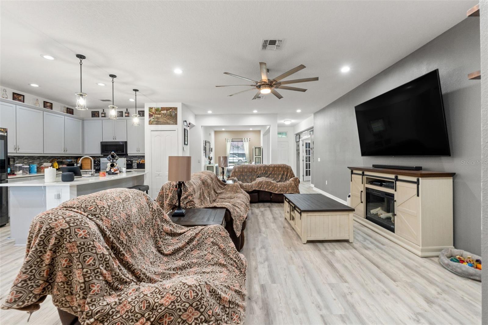 ROYAL HIGHLANDS - Residential