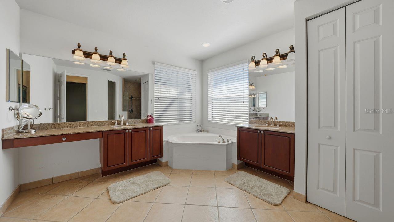 CASCADES AT SARASOTA PH IV - Residential