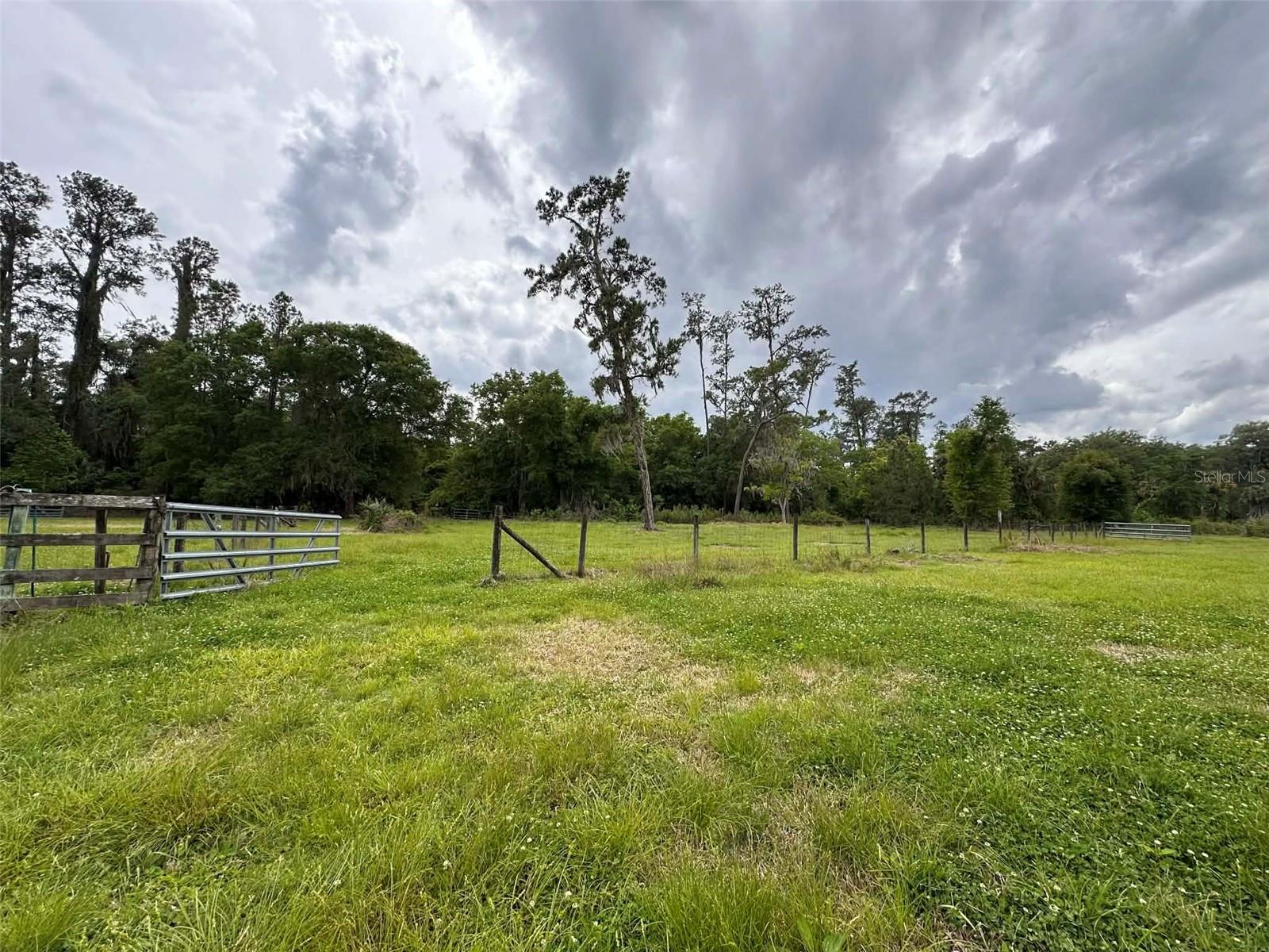 NO SUBDIVISION NAME - Residential