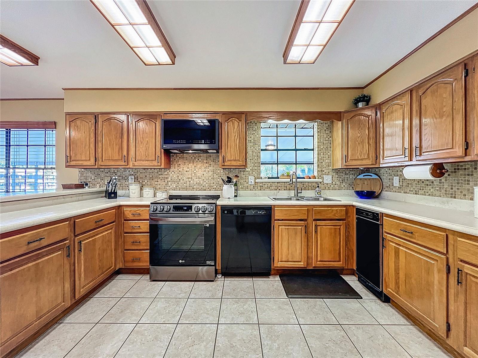 LAKE MARIAN SHORES - Residential