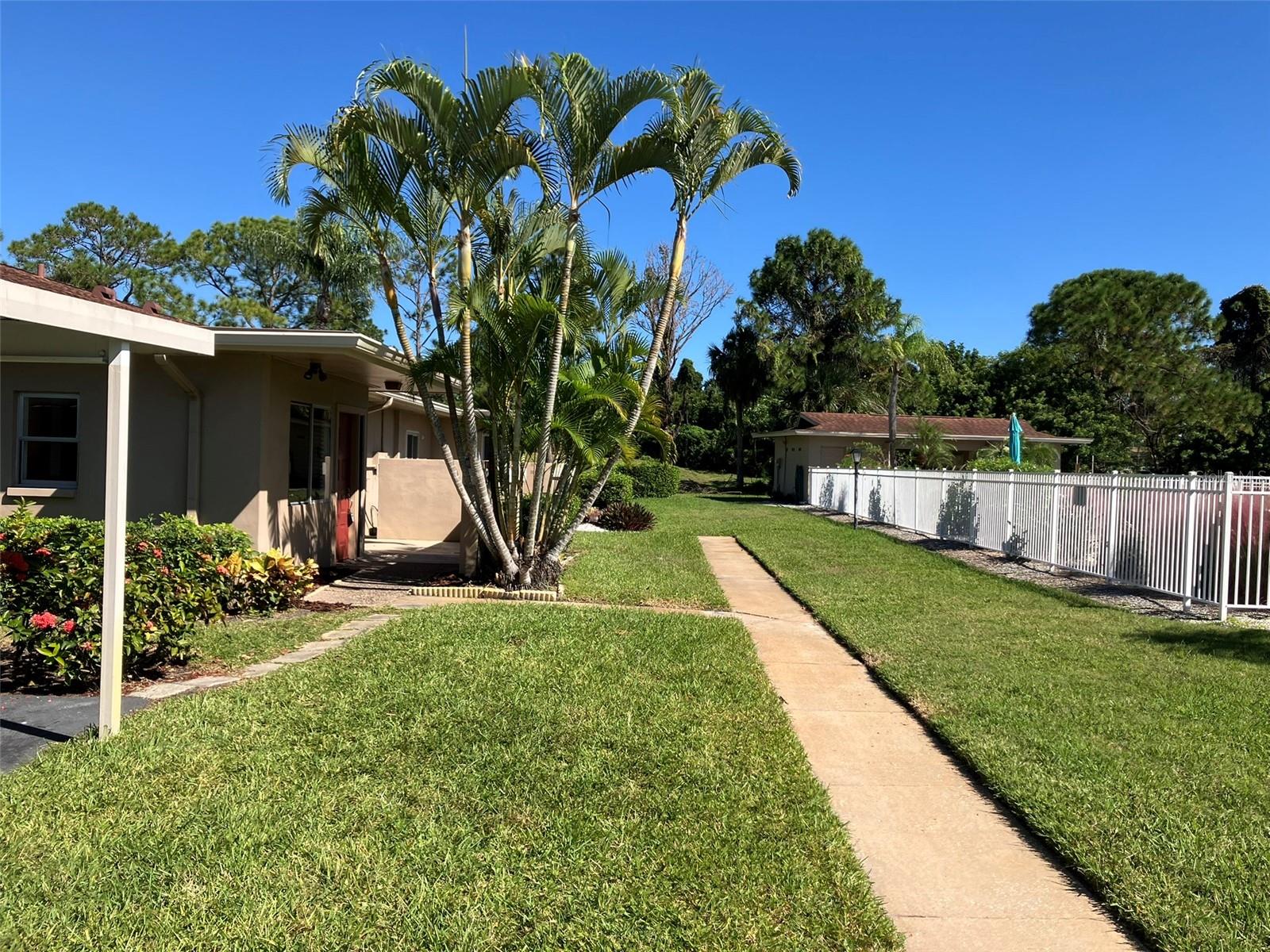2460 LAURELWOOD DRIVE E