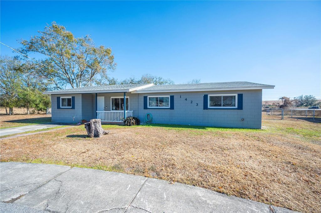 Photo of 1423 NE 1st Street, Mulberry, FL 33860 (MLS # L4959242)