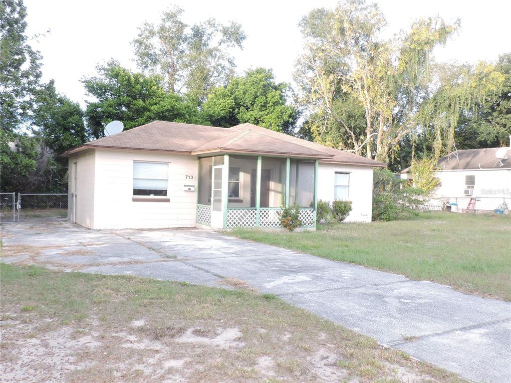 Photo of 713 Euclid Avenue, Lake Wales, FL 33853 (MLS # K4903140)