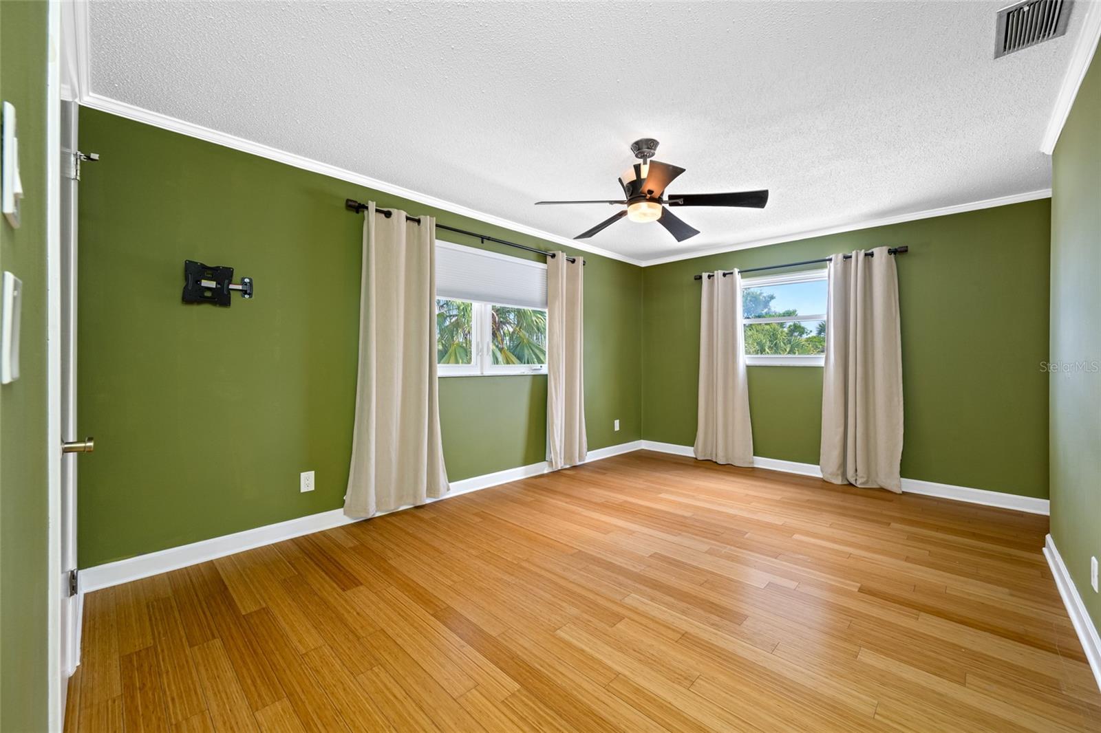 SUN-LIT SHORES - Residential