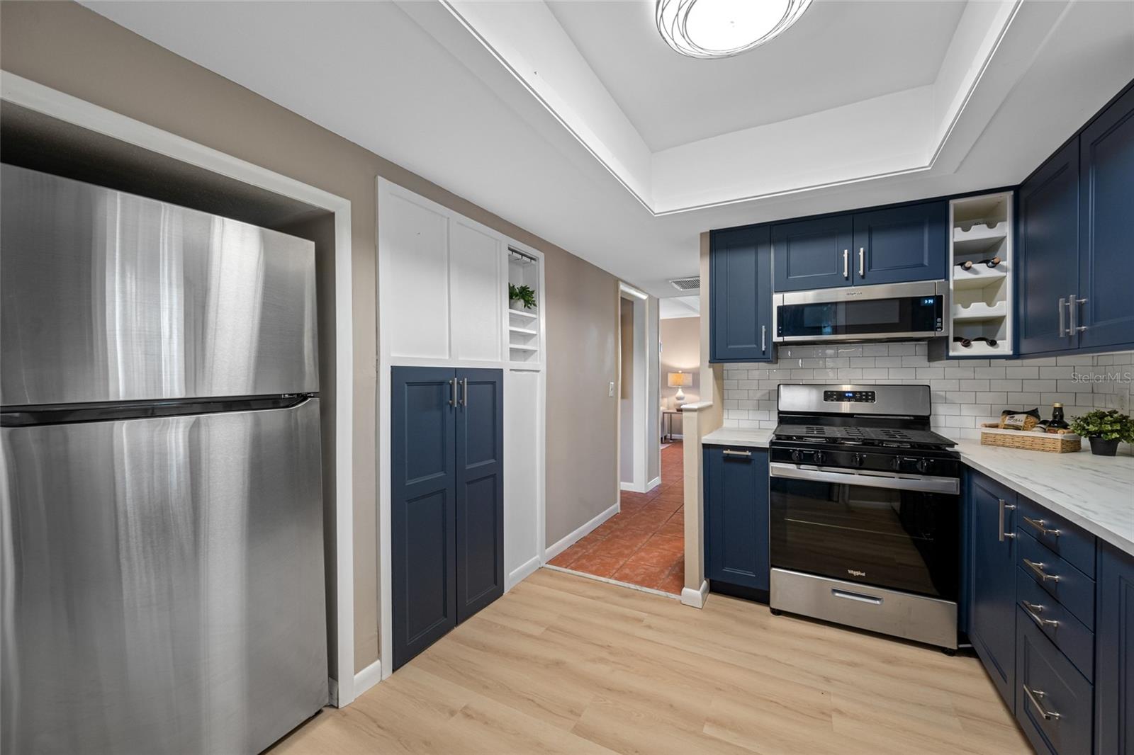 SUN-LIT SHORES - Residential