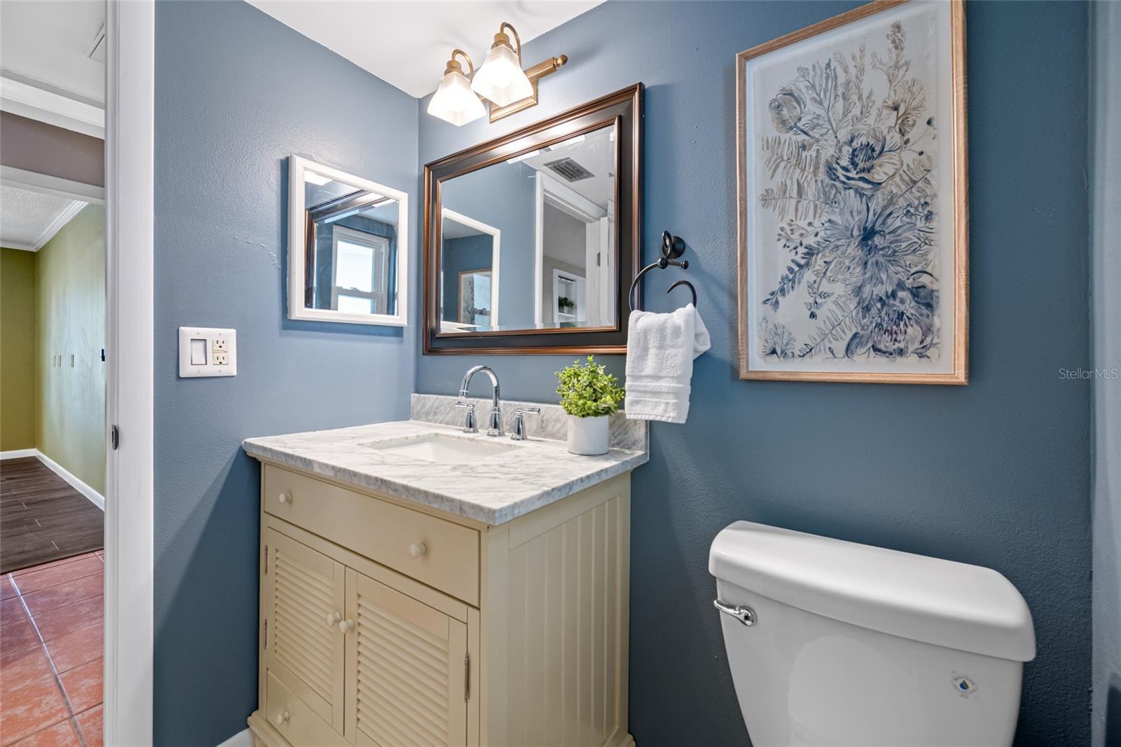 SUN-LIT SHORES - Residential