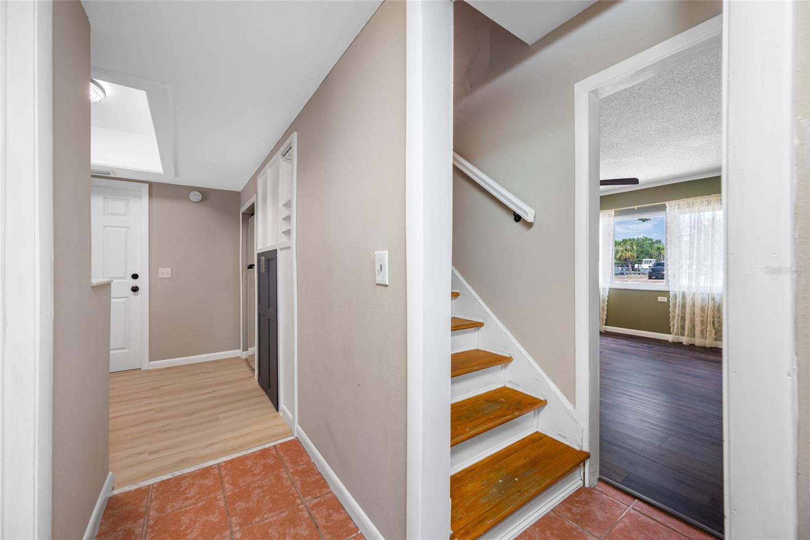 SUN-LIT SHORES - Residential