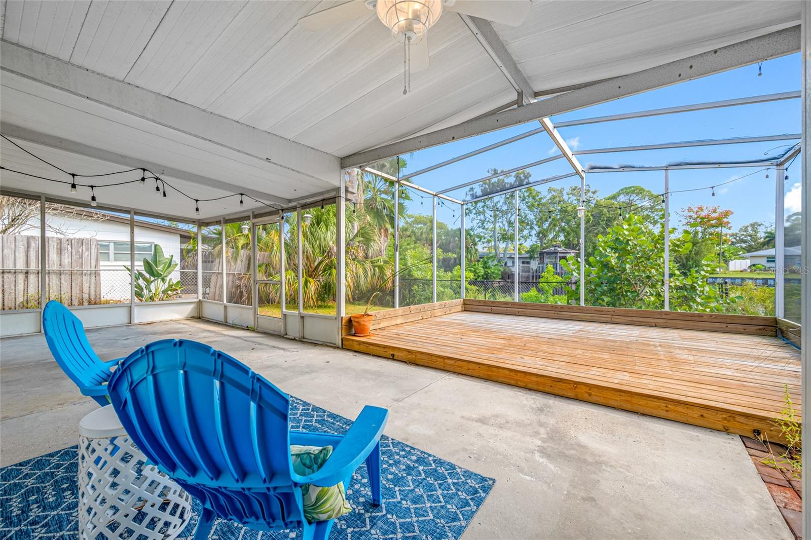 SUN-LIT SHORES - Residential