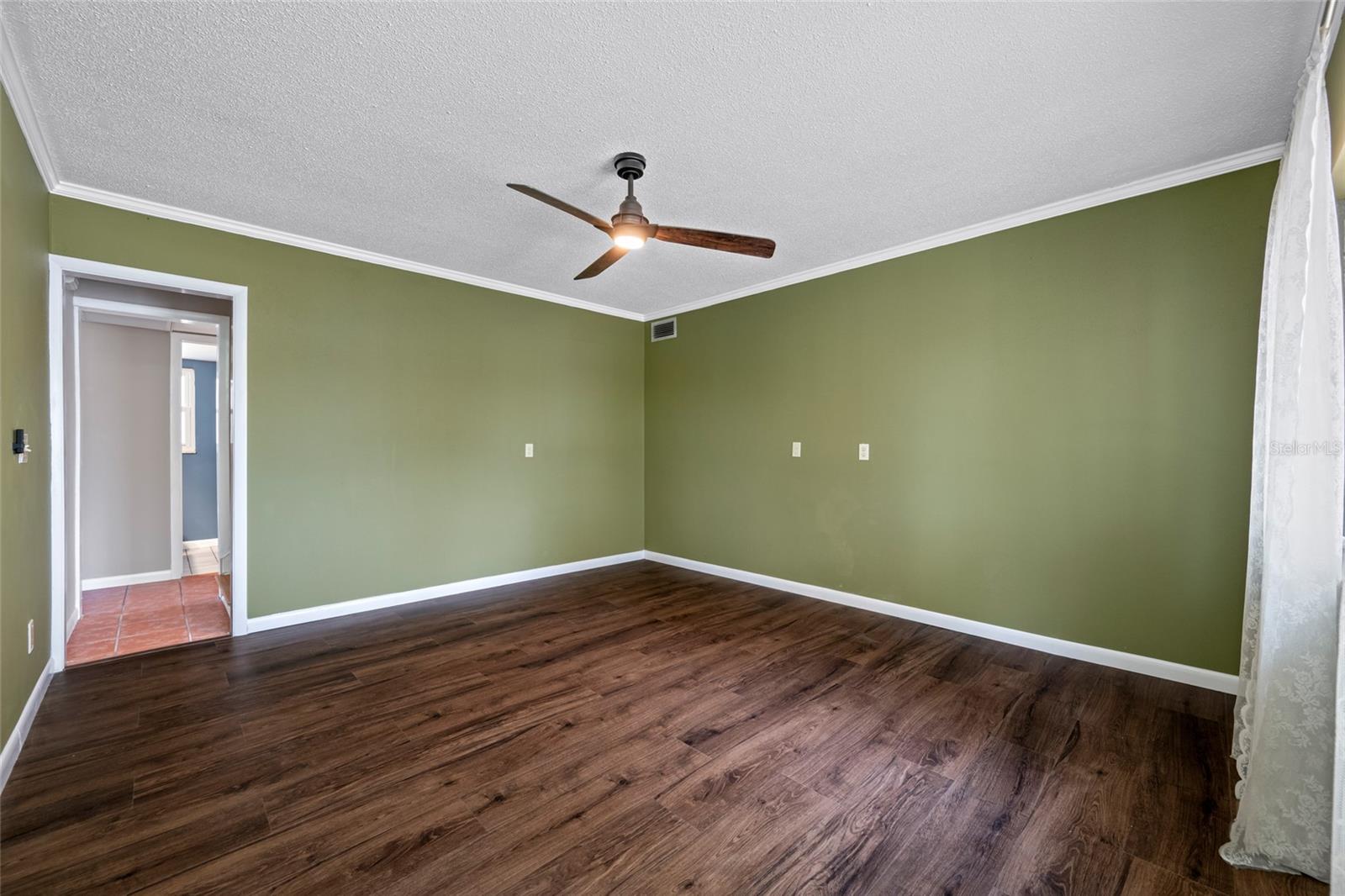 SUN-LIT SHORES - Residential