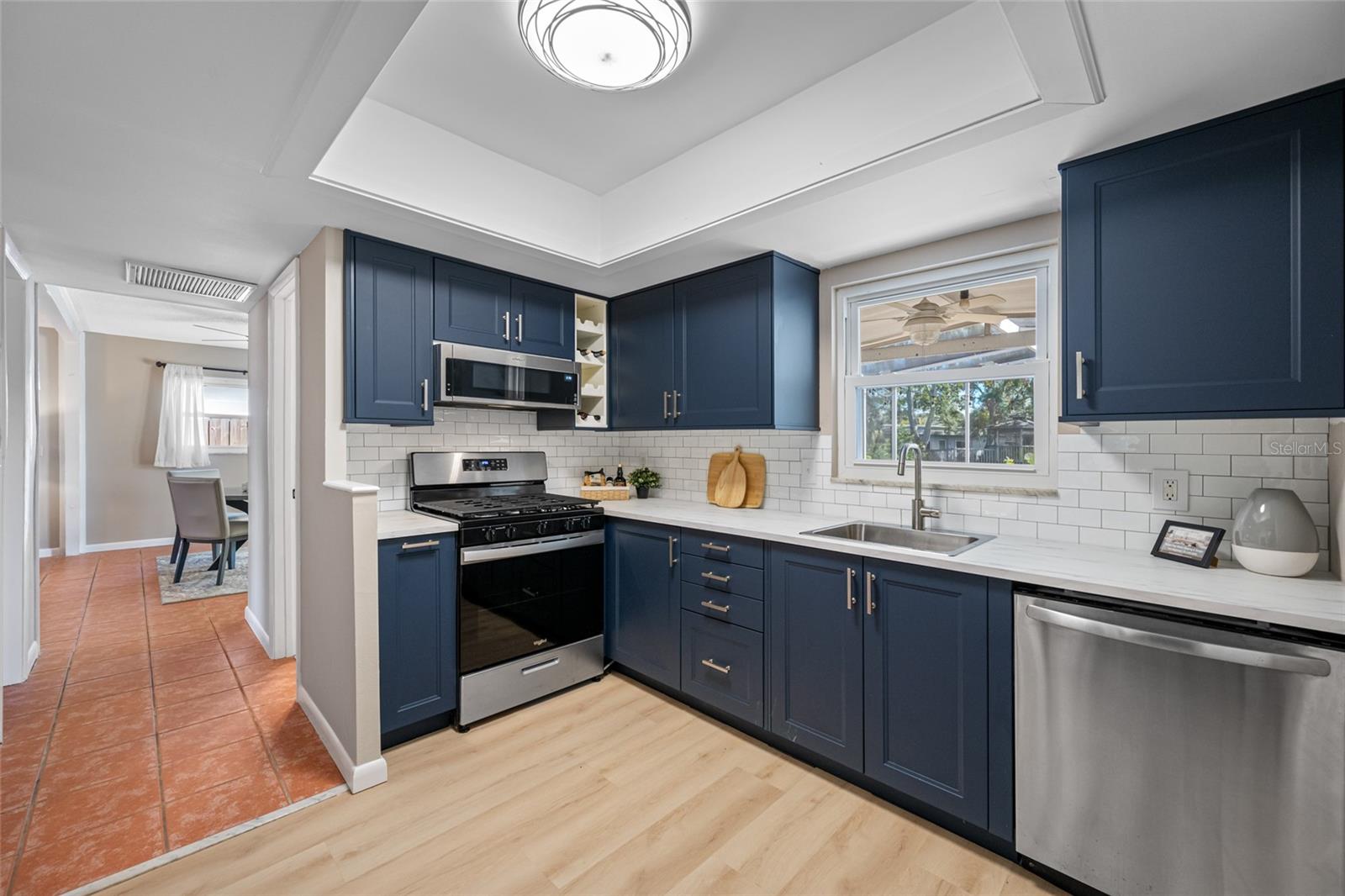 SUN-LIT SHORES - Residential