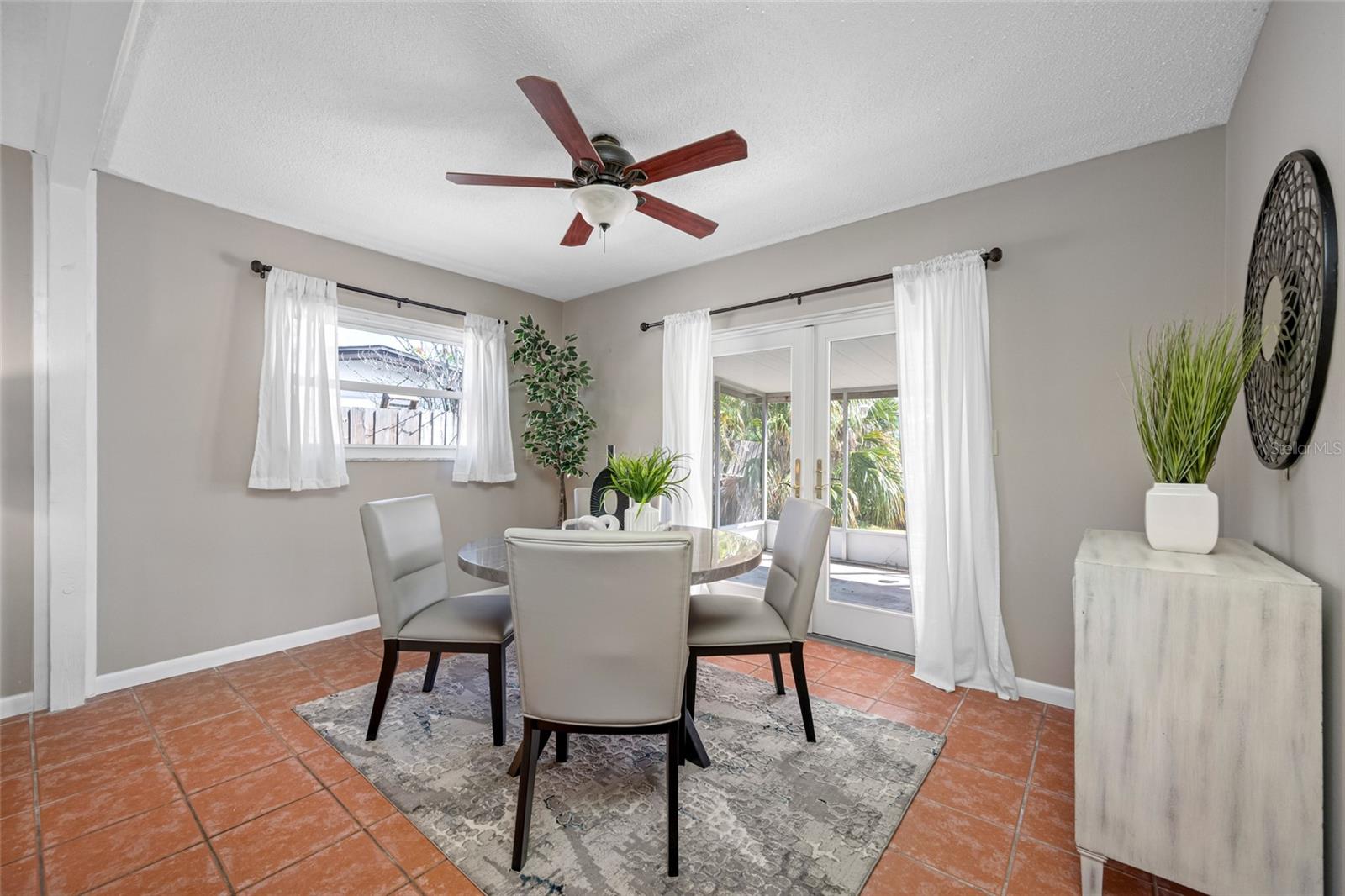 SUN-LIT SHORES - Residential