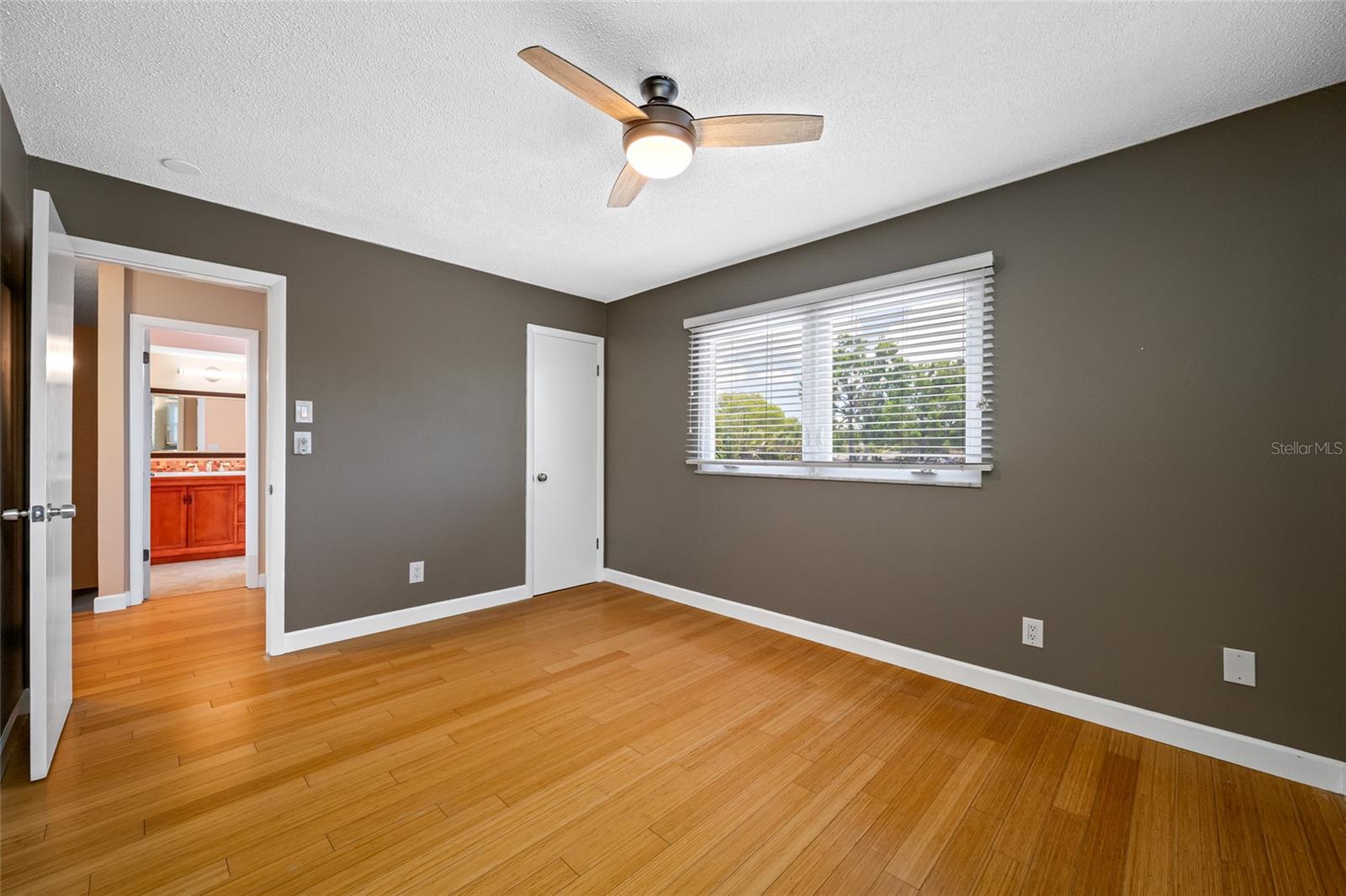 SUN-LIT SHORES - Residential