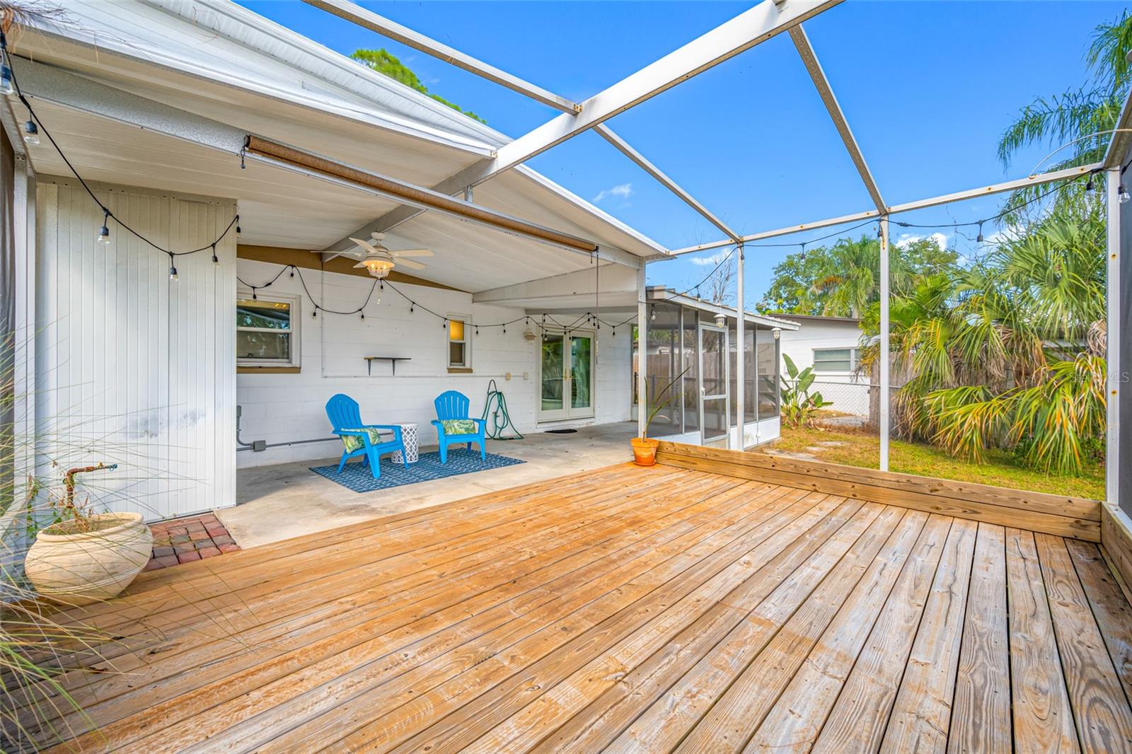 SUN-LIT SHORES - Residential