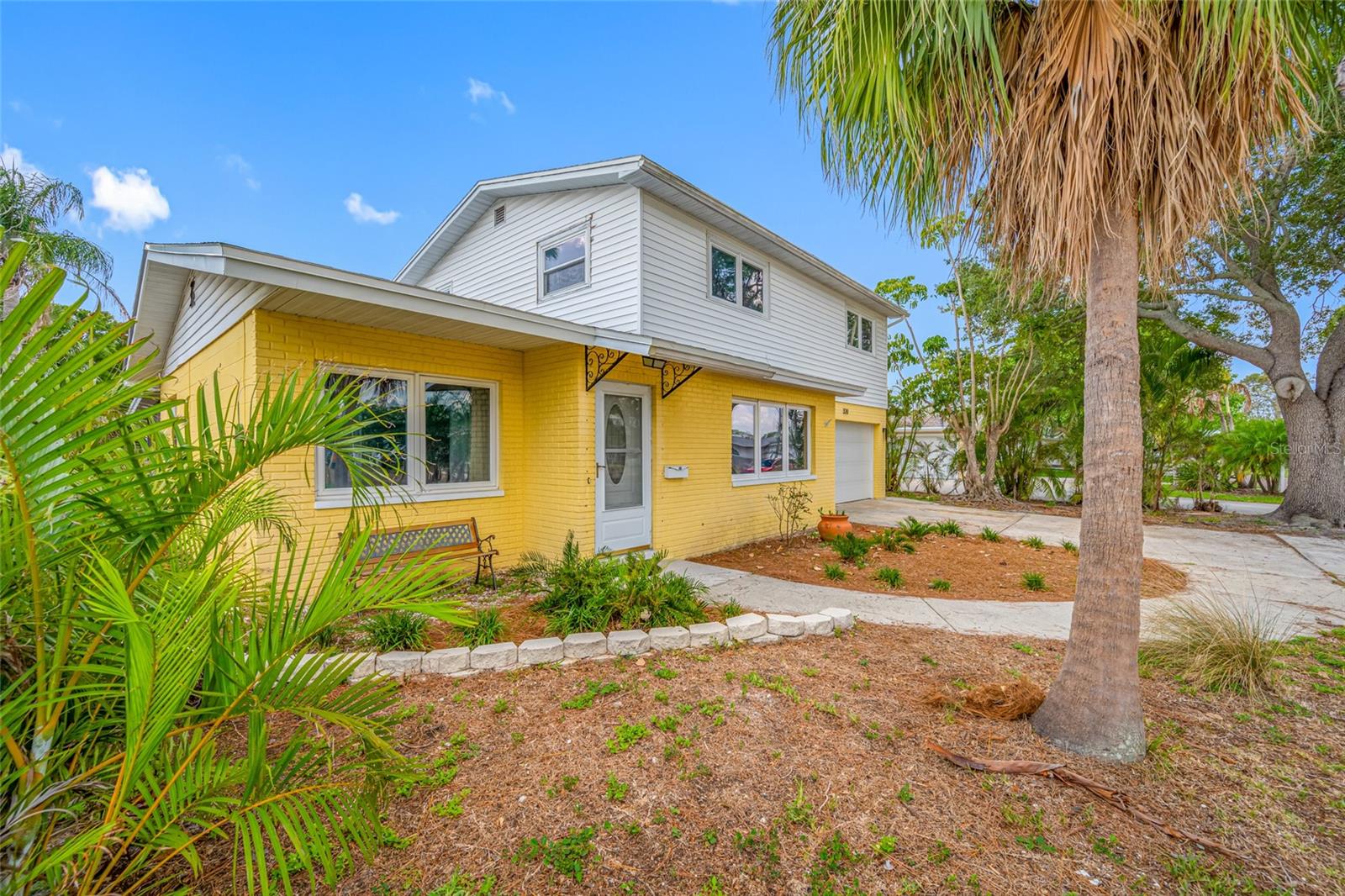 SUN-LIT SHORES - Residential