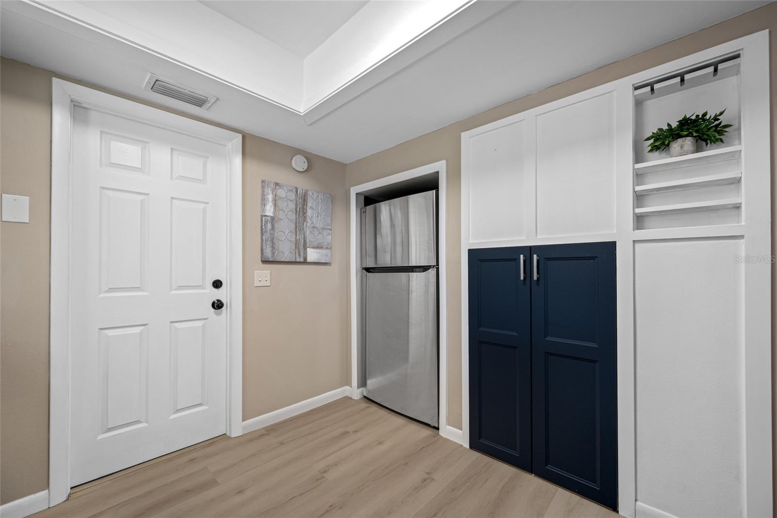 SUN-LIT SHORES - Residential