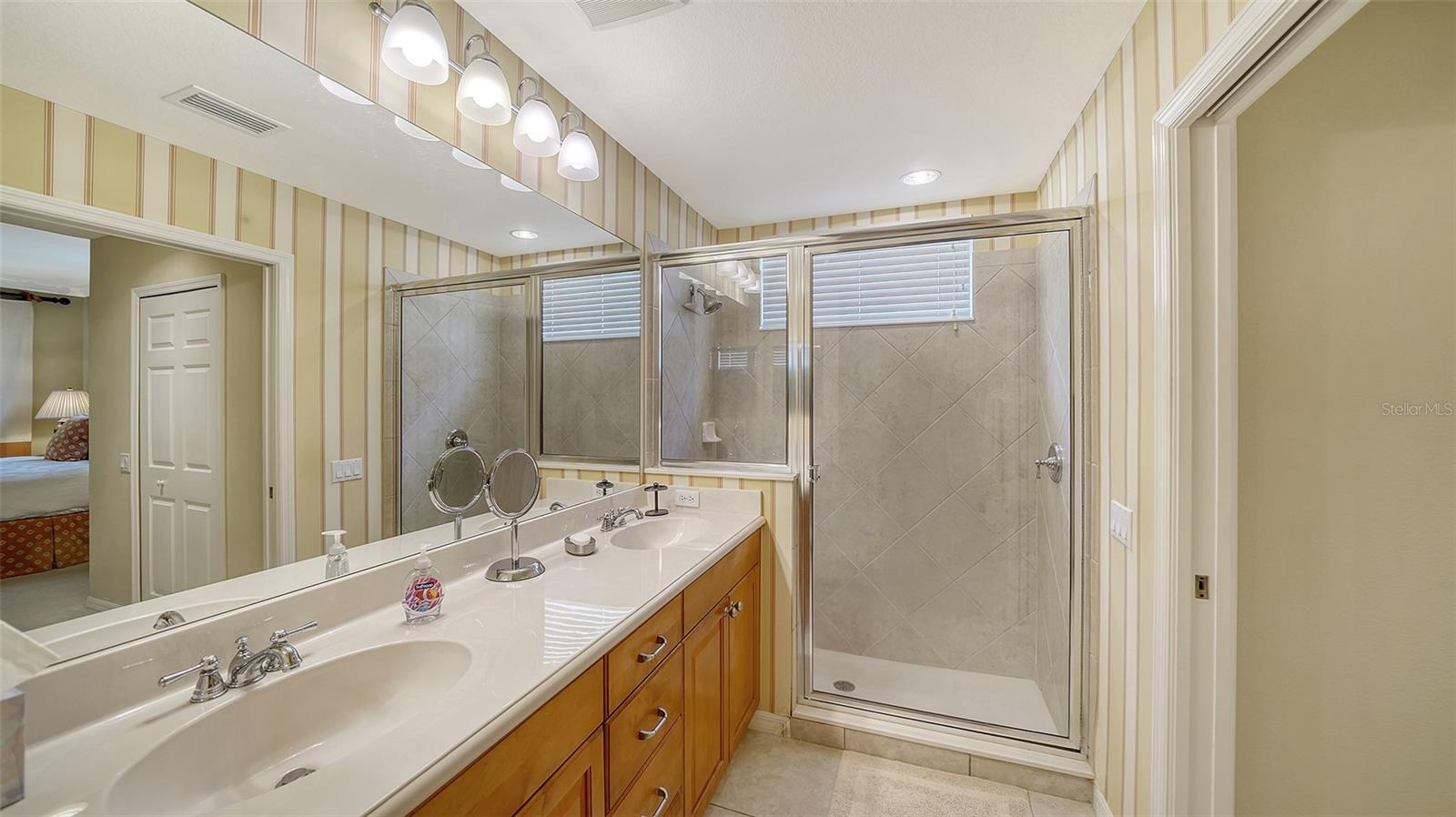 HARBORAGE ON BRADEN RIVER I PH III - Residential Lease