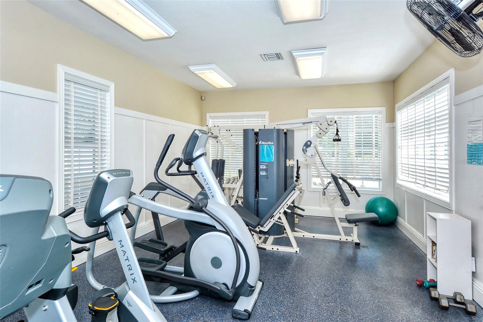 HARBORAGE ON BRADEN RIVER I PH III - Residential Lease