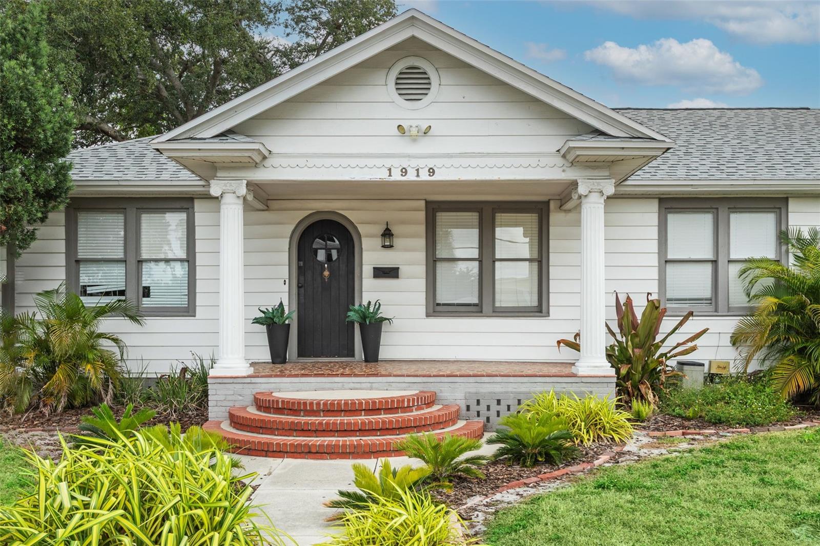 1919 W CARMEN STREET