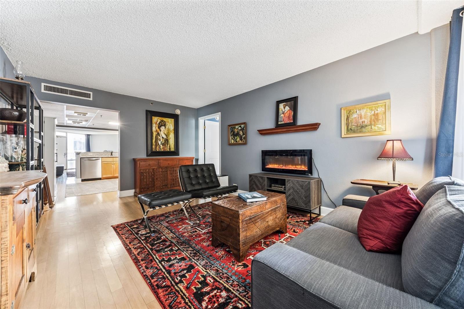 METROPOLITAN/LK EOLA - Residential