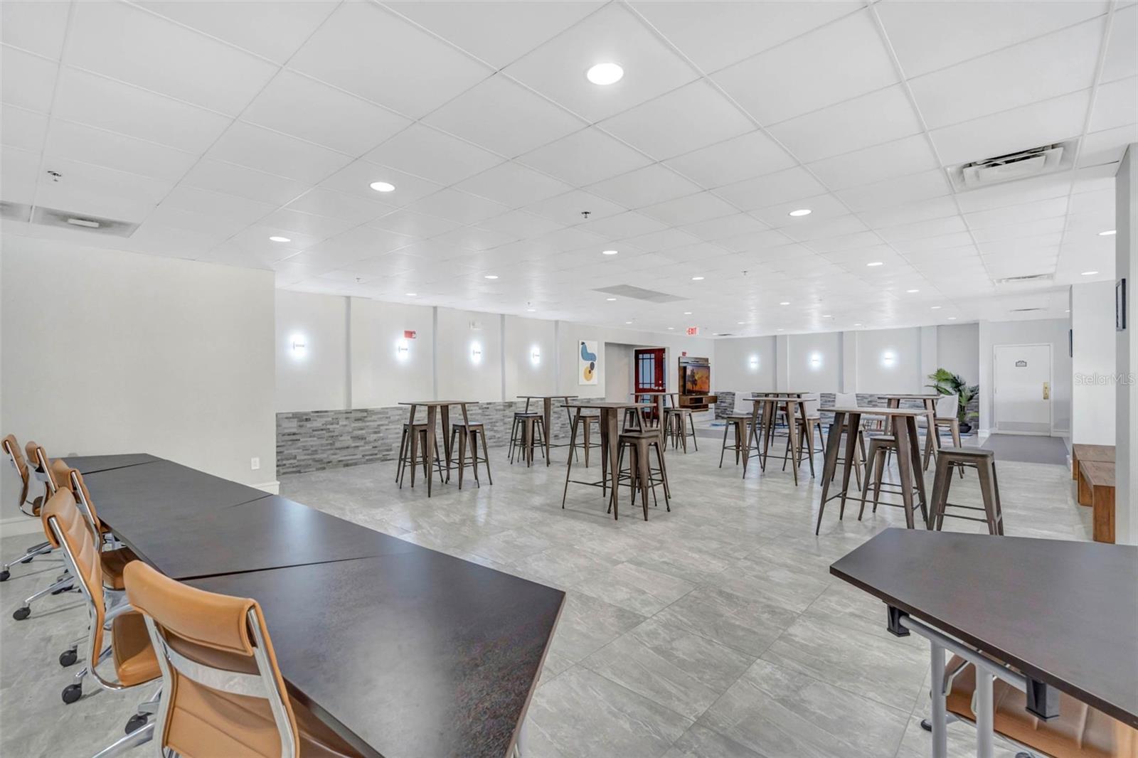 METROPOLITAN/LK EOLA - Residential