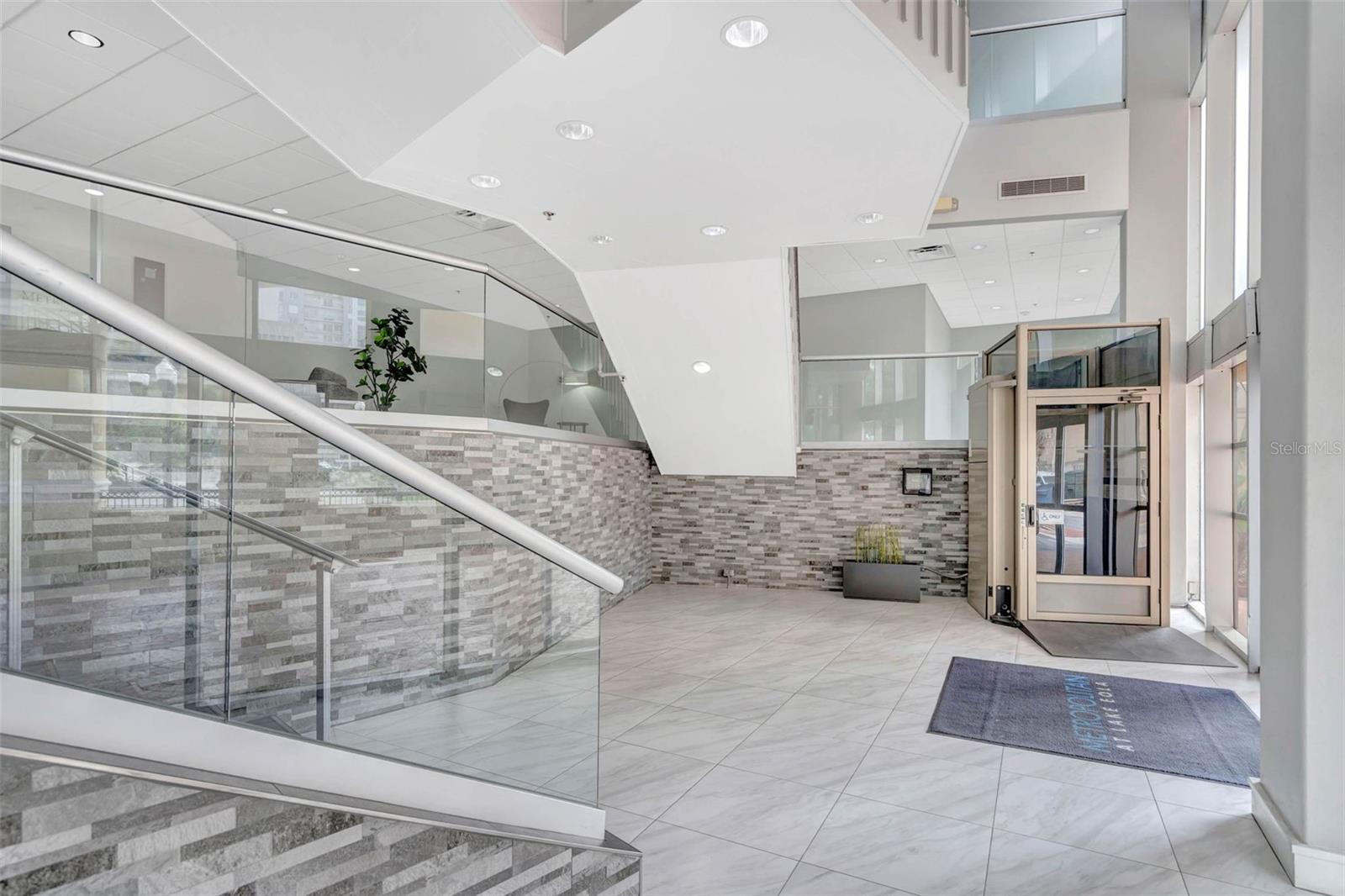 METROPOLITAN/LK EOLA - Residential