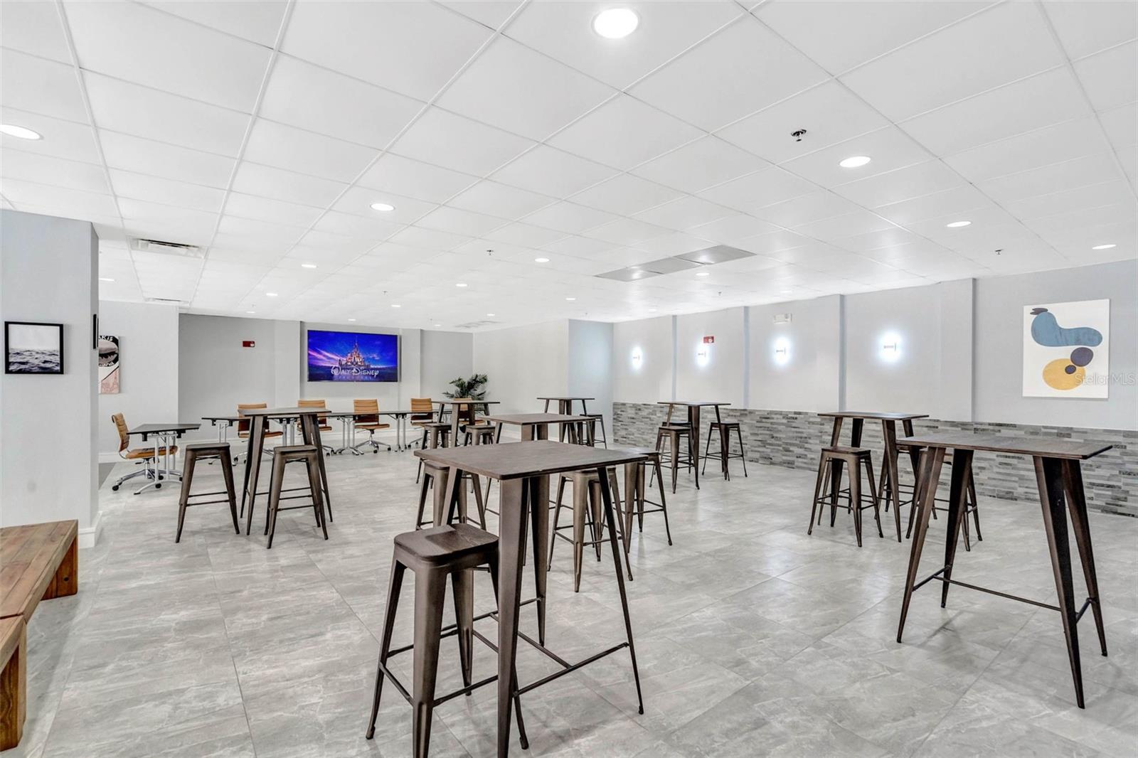 METROPOLITAN/LK EOLA - Residential